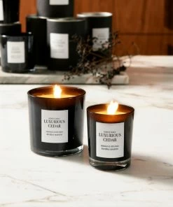 Riviera Maison Rivièra Maison Scented Luxurious Cedar Duftkerze - -Culti Shop unnamed file 862